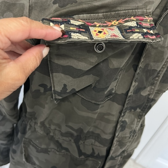 Driftwood Embroidered Camouflage Hooded Anorak - Picture 5 of 11